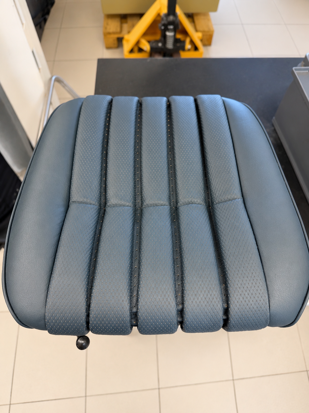 Mercedes-Benz 300 SL Sitzbezug mit originaler Perforation